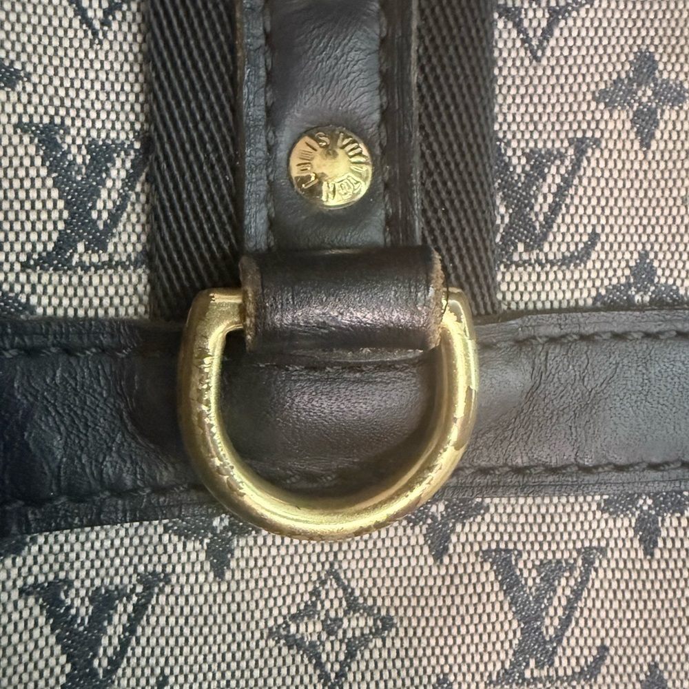 Louis Vuitton Beige Monogram Canvas Shoulder Bag with Black Trim - Picture 14 of 14